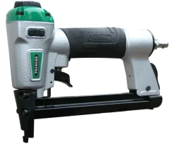 AKTION Prebena Druckluftnagler DNPF16 + 5.000 PF09CNK Heftklammern - Starter-Set für Dachdecker