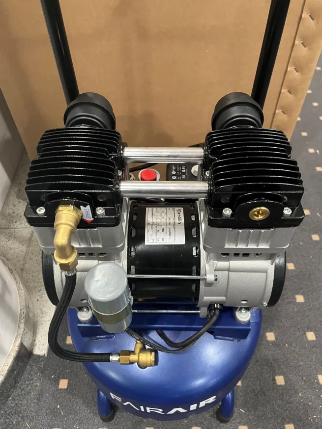 AUSSTELLER FAIRAIR ölfreier Flüsterkompressor, KFA 1.5-8-20 OF, FA10001812205003