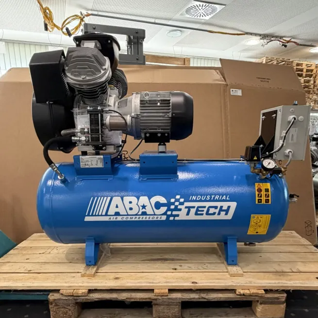 AUSSTELLER I Industrie- Kolbenkompressor ABAC Tech ATL 7.5 270 10 400/3/50YD CE, 4116002391
