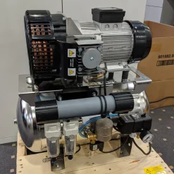 GEBRAUCHT Clinic Dry 3/40 HS · 240 l/min · 10 bar · 1,8 kW · ölfreier Kolbenkompressor
