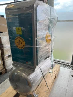 GEBRAUCHT RENNER-Schraubenkompressor RSDKF-PRO 7,5 250 L Behälter inkl. Kältetrockner - frequenzgeregelt - 3 BH