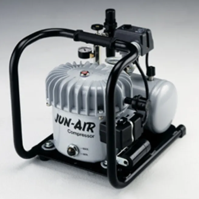JUN-AIR flüsterleiser Kompressor 6-4 Motor ölgeschmiert mit Druckminderer JUNAIR