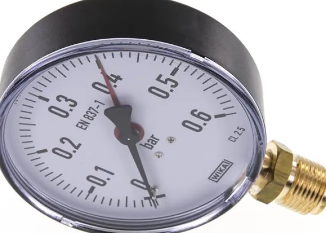 Manometer senkrecht, 100mm, 0 - 0,6 bar