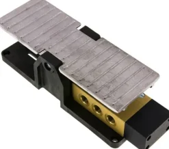 5/3-Wege (Mittelstellung geschlossen)-Fußventil, G 1/4", Federrückstellung