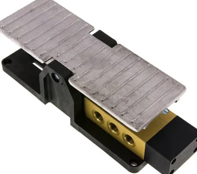5/3-Wege (Mittelstellung geschlossen)-Fußventil, G 1/4", Federrückstellung