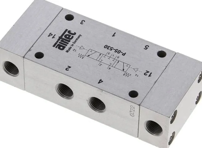 5/3-Wege Pneumatikventil, G 1/8", Mittelstellung geschlossen